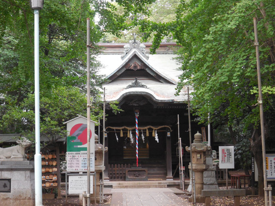 小金井神社、入り口の狛犬は小金井小次郎寄贈のもの
